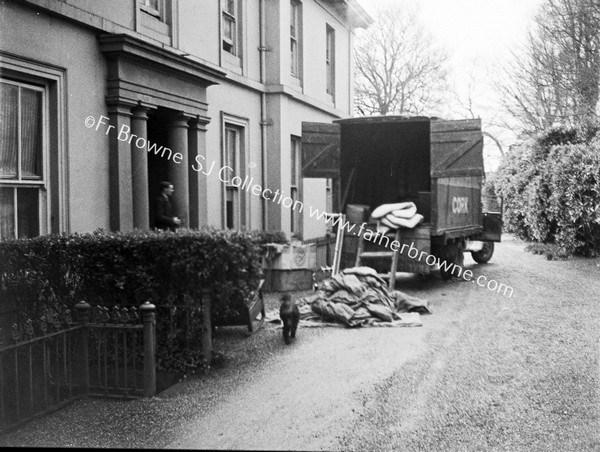 BROWNE FAMILY MOVING IN TO FORT VILLAS